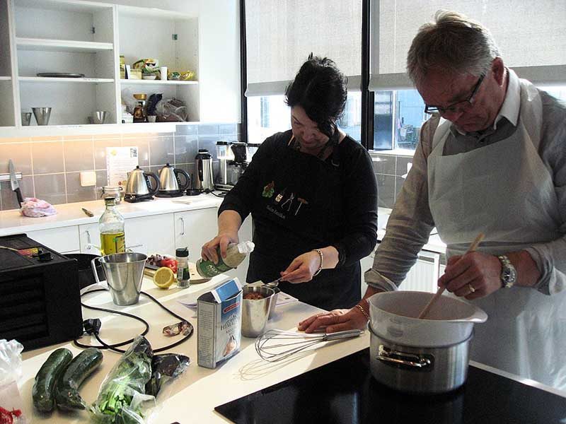 Raw food kurs og matlaging med studenter på Restaurant Matfag på Høyskolen i Akershus 1